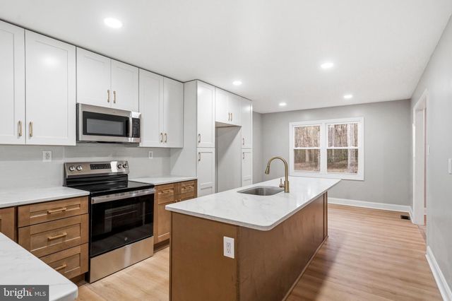 18 WALTHAM DR, Tabernacle, NJ 08088