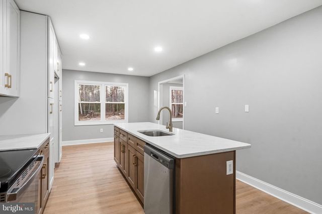 18 WALTHAM DR, Tabernacle, NJ 08088