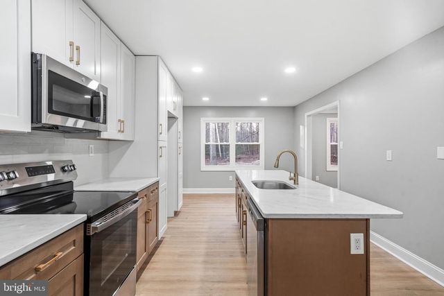 18 WALTHAM DR, Tabernacle, NJ 08088