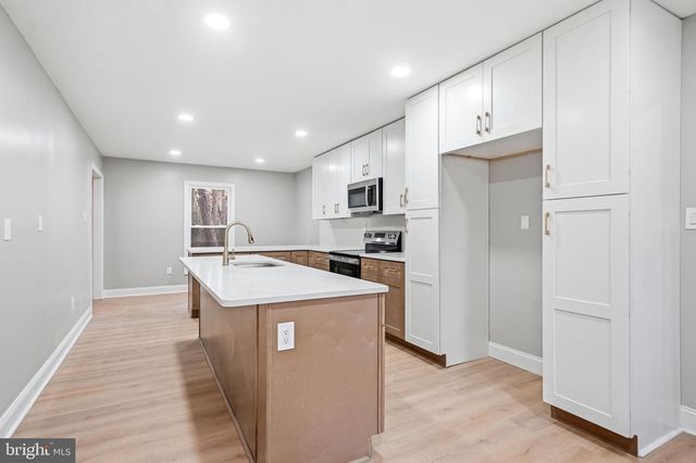 18 WALTHAM DR, Tabernacle, NJ 08088