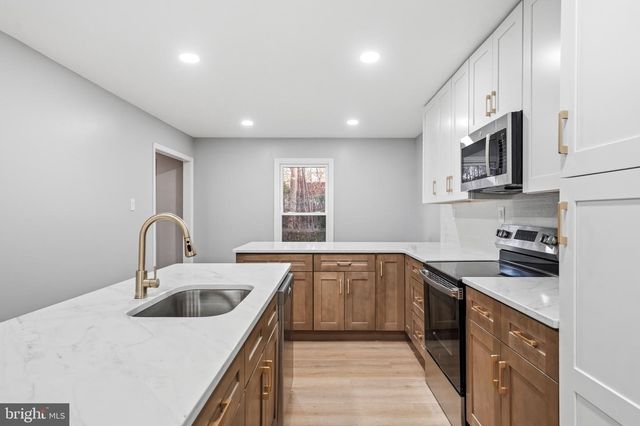 18 WALTHAM DR, Tabernacle, NJ 08088