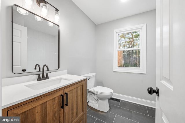 18 WALTHAM DR, Tabernacle, NJ 08088