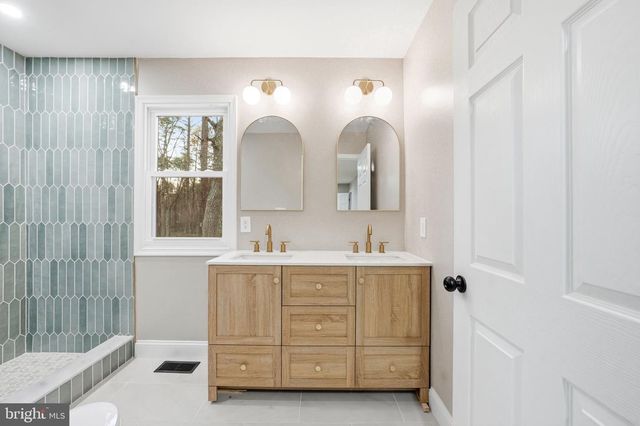 18 WALTHAM DR, Tabernacle, NJ 08088