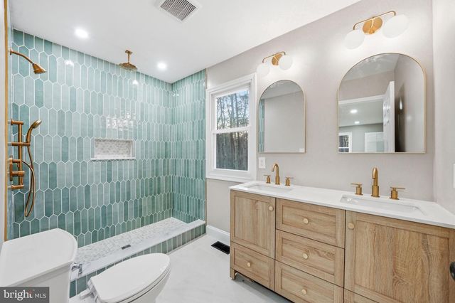 18 WALTHAM DR, Tabernacle, NJ 08088