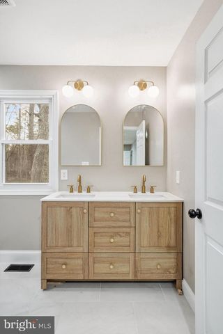 18 WALTHAM DR, Tabernacle, NJ 08088