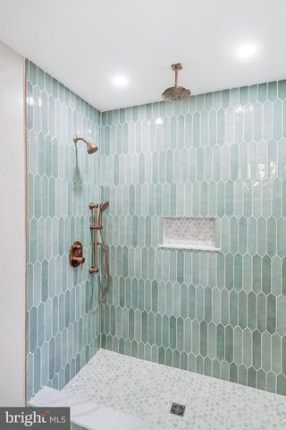 18 WALTHAM DR, Tabernacle, NJ 08088