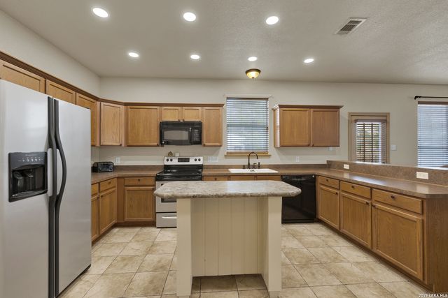 3411 Zachary, Seguin, TX 78155