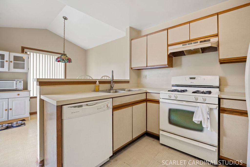 2260 Petworth Court 202D, Naperville, IL 60565 — photo 3