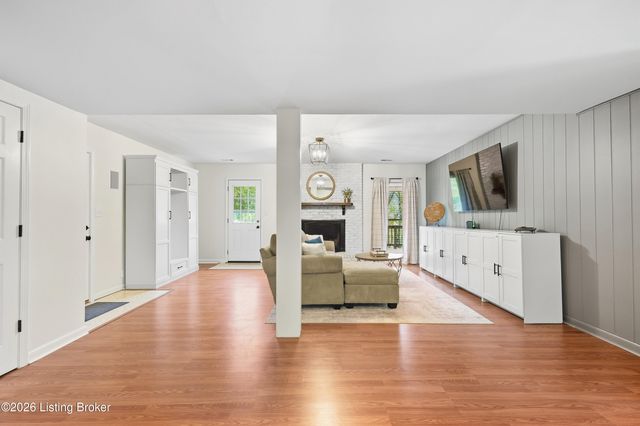1029 Rollingwood Ln, Goshen, KY 40026