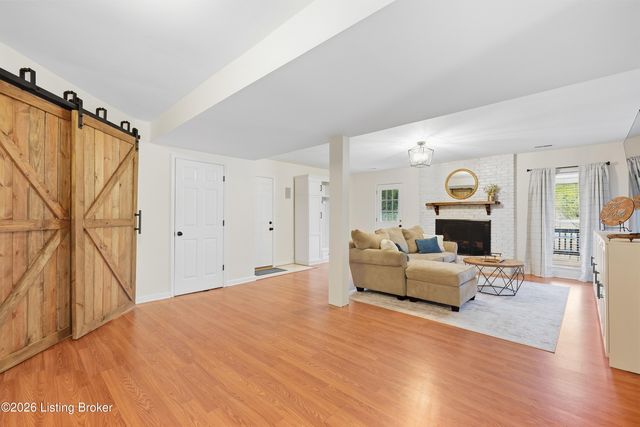 1029 Rollingwood Ln, Goshen, KY 40026