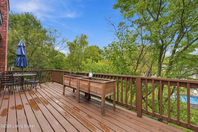 1029 Rollingwood Ln, Goshen, KY 40026