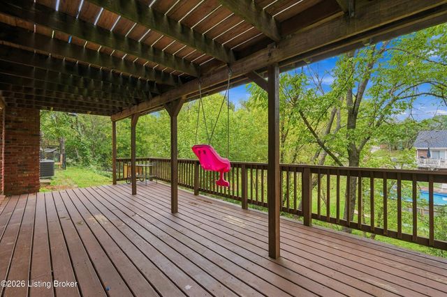 1029 Rollingwood Ln, Goshen, KY 40026