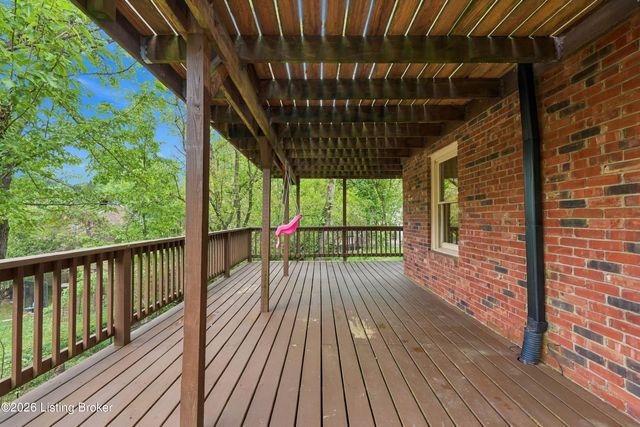 1029 Rollingwood Ln, Goshen, KY 40026