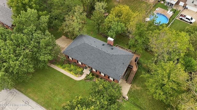 1029 Rollingwood Ln, Goshen, KY 40026