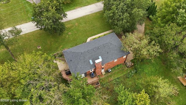 1029 Rollingwood Ln, Goshen, KY 40026