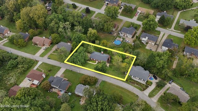 1029 Rollingwood Ln, Goshen, KY 40026