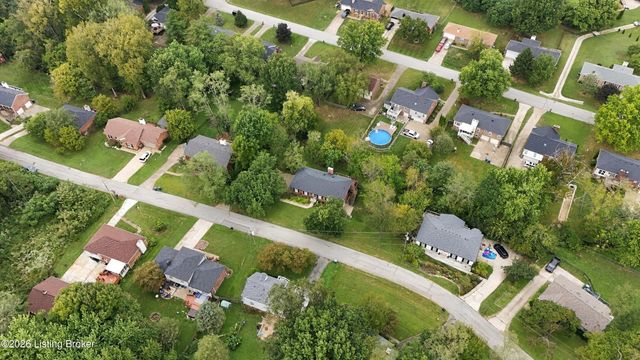 1029 Rollingwood Ln, Goshen, KY 40026