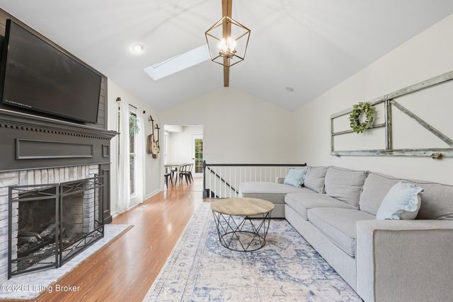 1029 Rollingwood Ln, Goshen, KY 40026
