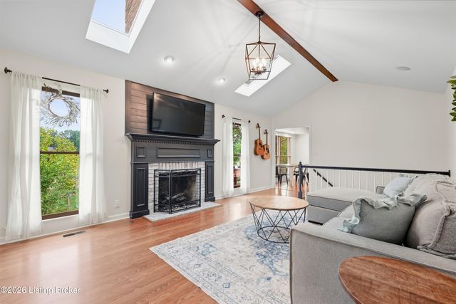 1029 Rollingwood Ln, Goshen, KY 40026