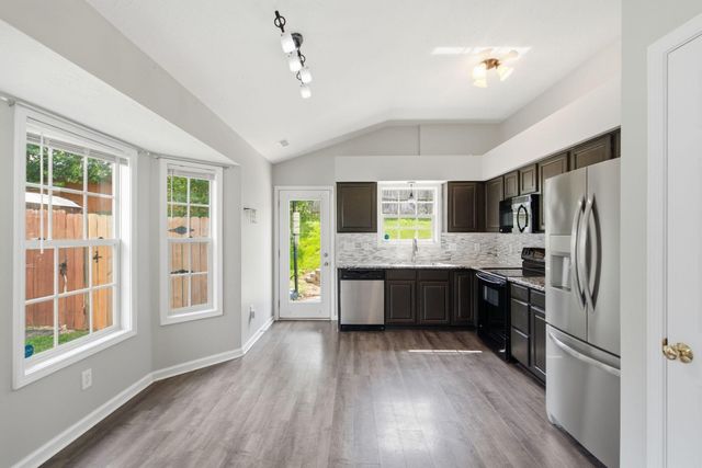 252 White Oak Trace, Lexington, KY 40511