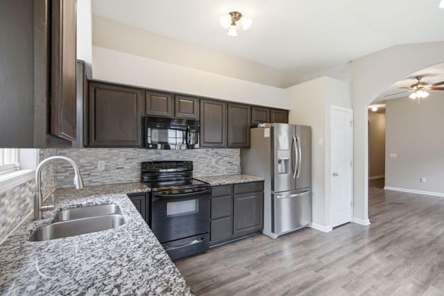252 White Oak Trace, Lexington, KY 40511
