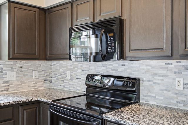 252 White Oak Trace, Lexington, KY 40511