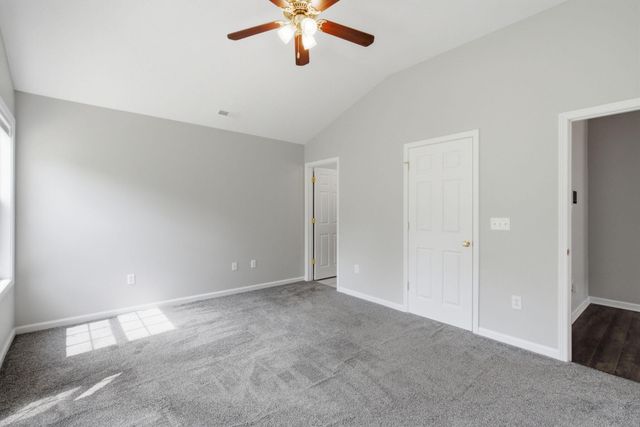 252 White Oak Trace, Lexington, KY 40511