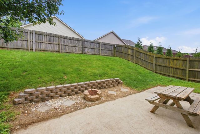252 White Oak Trace, Lexington, KY 40511