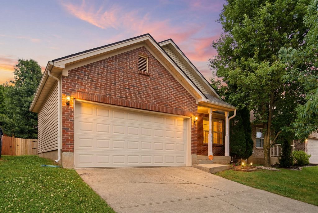 252 White Oak Trace, Lexington, KY 40511
