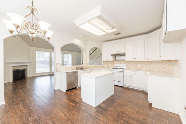 910 Presley Way, Sugar Land, TX 77479