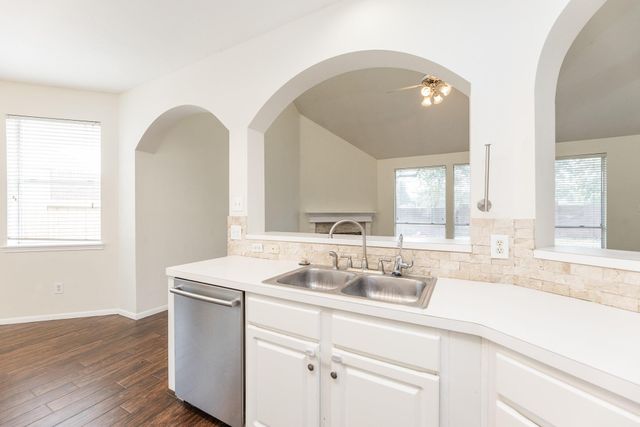 910 Presley Way, Sugar Land, TX 77479