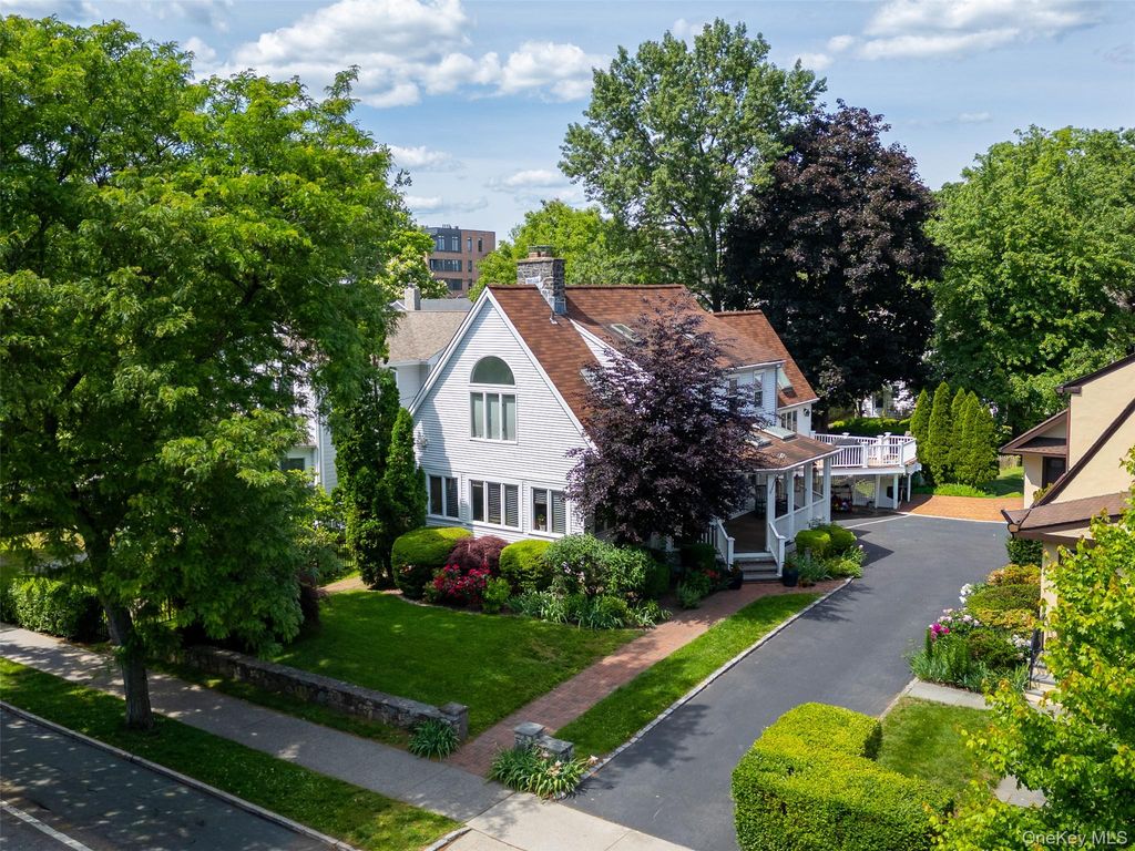 217 Larchmont Avenue, Larchmont, NY 10538
