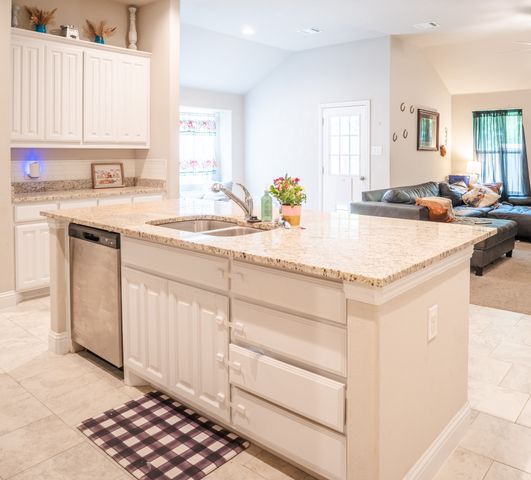 206 Hubbard Street, Hillsboro, TX 76645