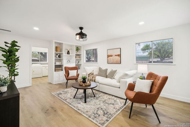 1815 Montview, San Antonio, TX 78213