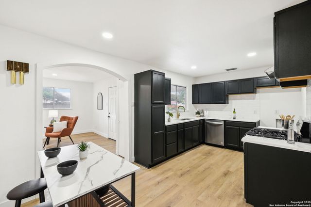 1815 Montview, San Antonio, TX 78213