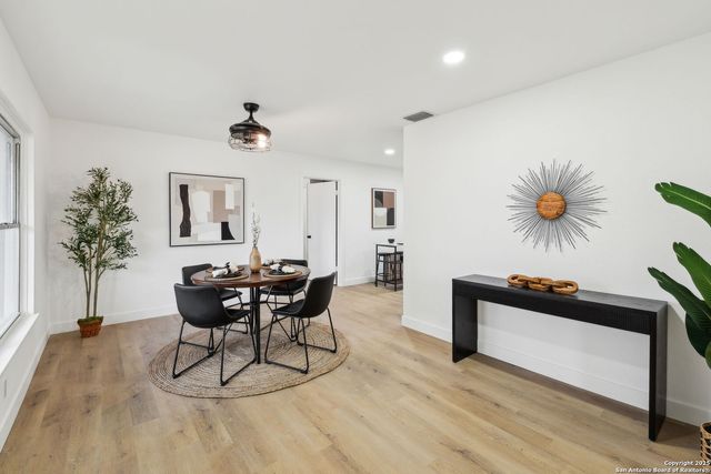 1815 Montview, San Antonio, TX 78213