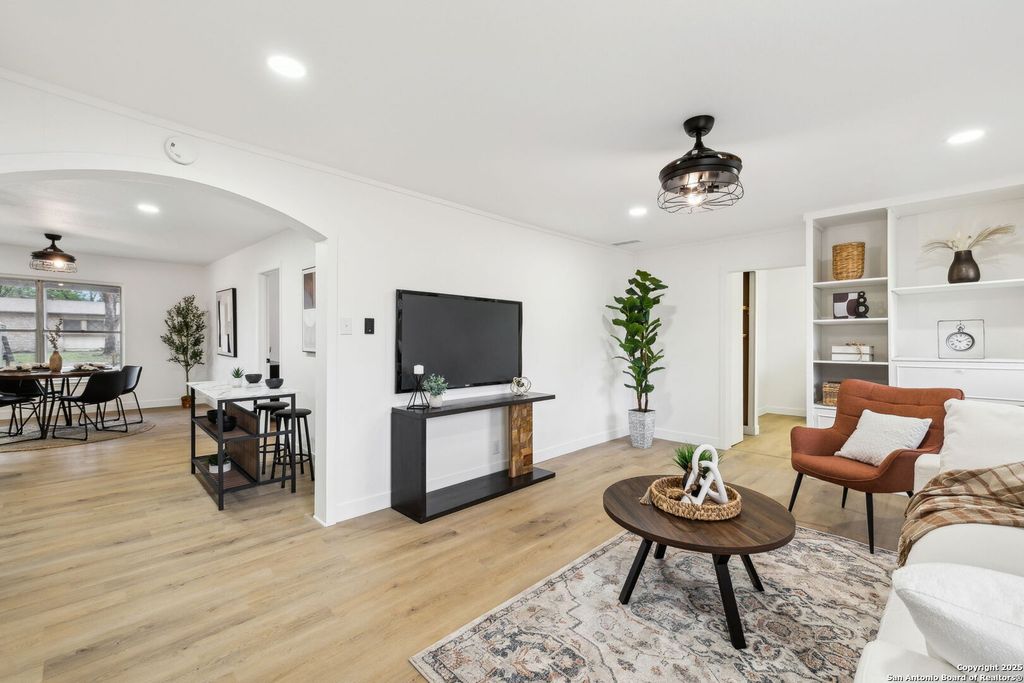 1815 Montview, San Antonio, TX 78213