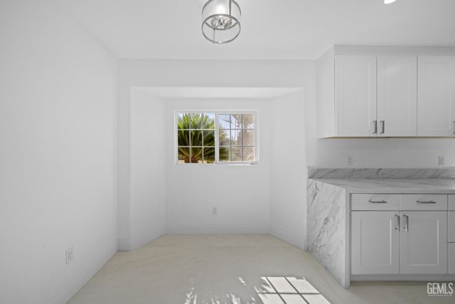 1800 Country Club Drive, Bakersfield, CA 93306