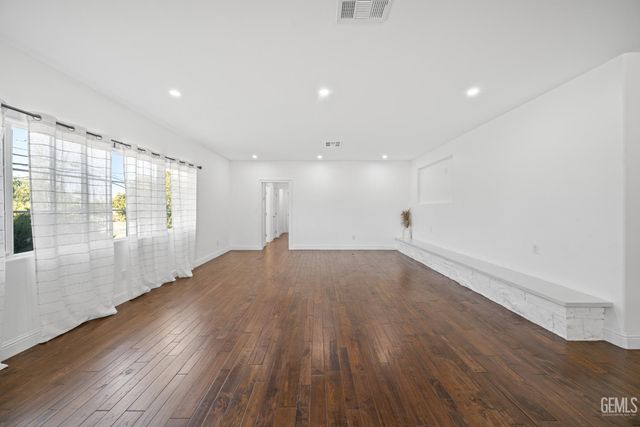 1800 Country Club Drive, Bakersfield, CA 93306