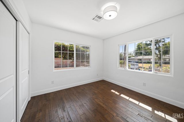 1800 Country Club Drive, Bakersfield, CA 93306