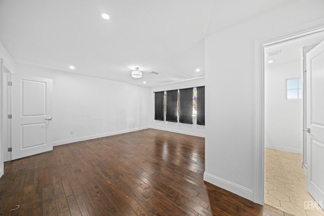 1800 Country Club Drive, Bakersfield, CA 93306