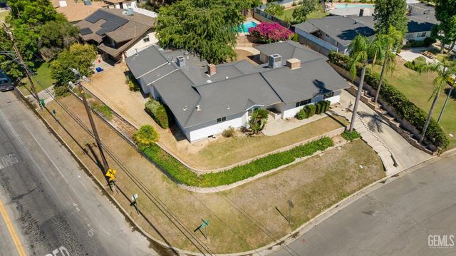 1800 Country Club Drive, Bakersfield, CA 93306