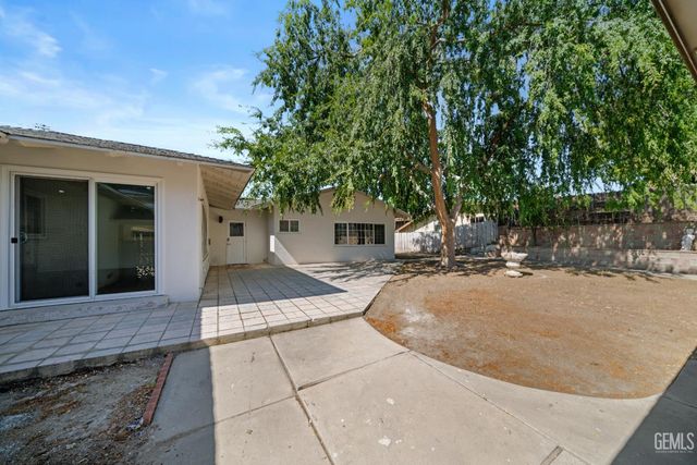 1800 Country Club Drive, Bakersfield, CA 93306