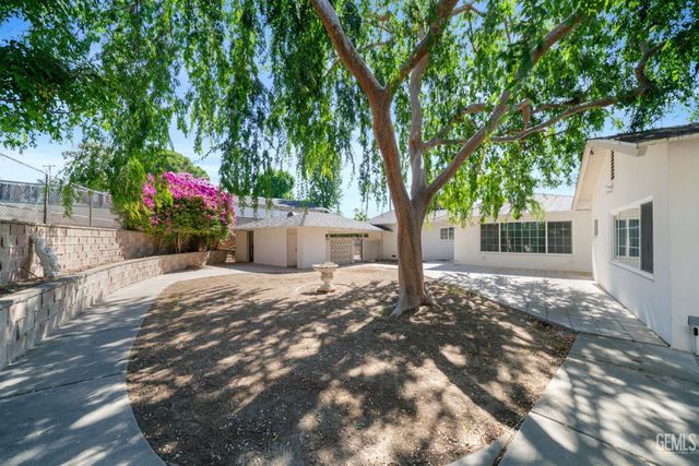 1800 Country Club Drive, Bakersfield, CA 93306