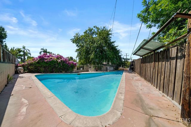 1800 Country Club Drive, Bakersfield, CA 93306