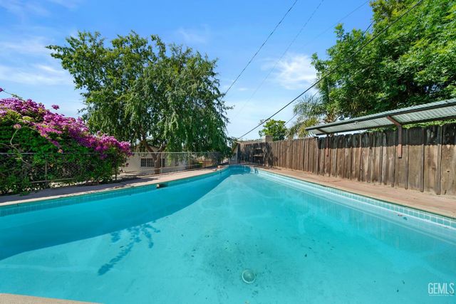 1800 Country Club Drive, Bakersfield, CA 93306