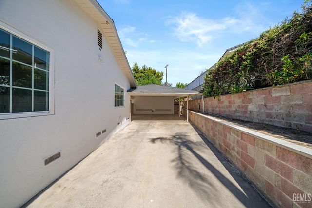 1800 Country Club Drive, Bakersfield, CA 93306