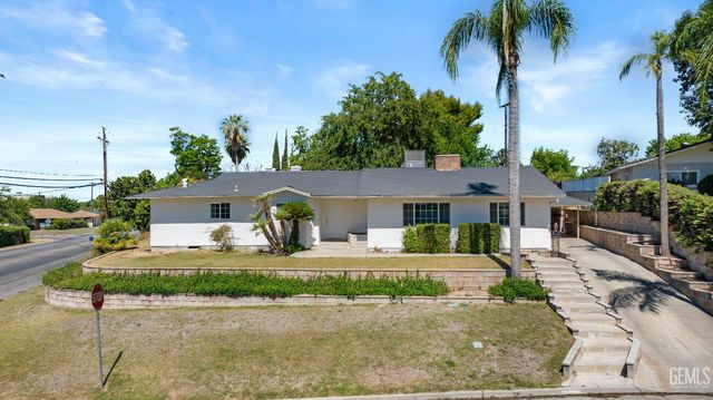 1800 Country Club Drive, Bakersfield, CA 93306