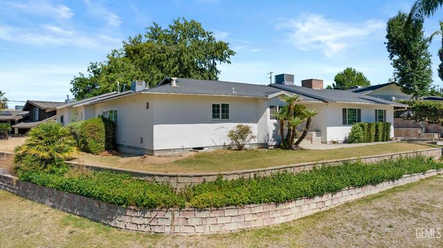 1800 Country Club Drive, Bakersfield, CA 93306