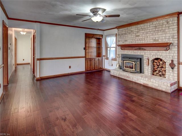 658 Blackthorne DR, Chesapeake, VA 23322